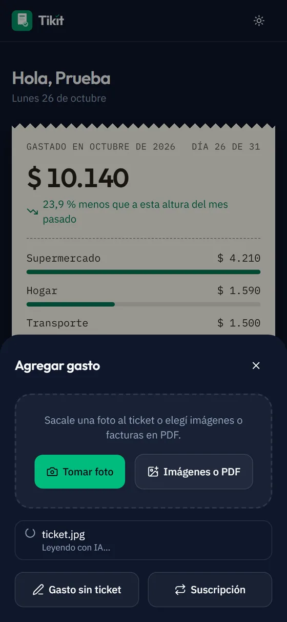 La foto del ticket subida, con el aviso «Leyendo con IA».