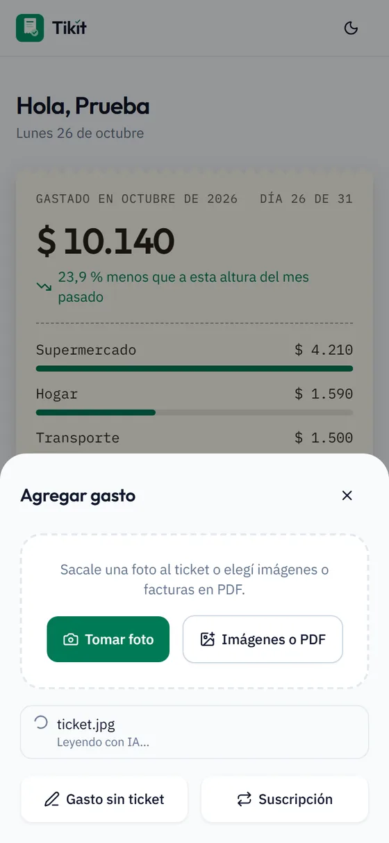 La foto del ticket subida, con el aviso «Leyendo con IA».